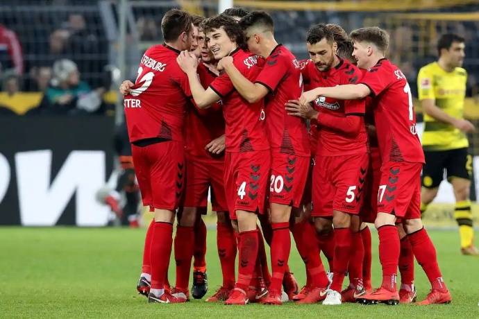 拜仁慕尼黑再下一城,德甲霸主地位稳固 拜仁慕尼黑再下一城,德甲霸主地位稳固