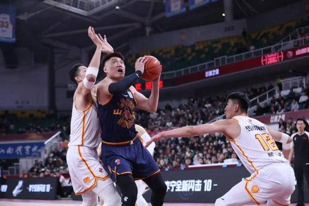 顶尖球队齐聚赛场,激烈角逐即将展开 顶尖球队齐聚赛场,激烈角逐即将展开