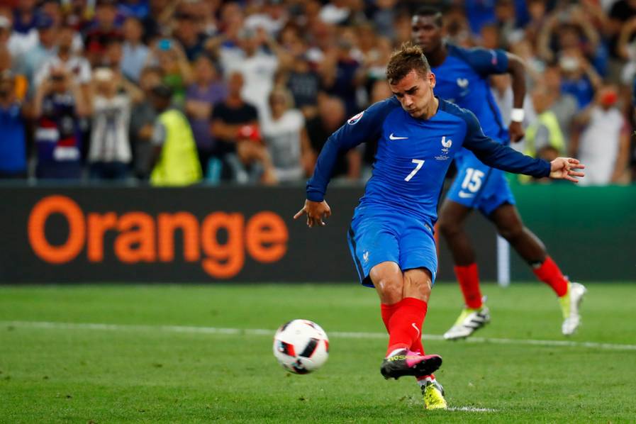 爱体育官方网站-格列兹曼连续进球,巴塞罗那领军前行