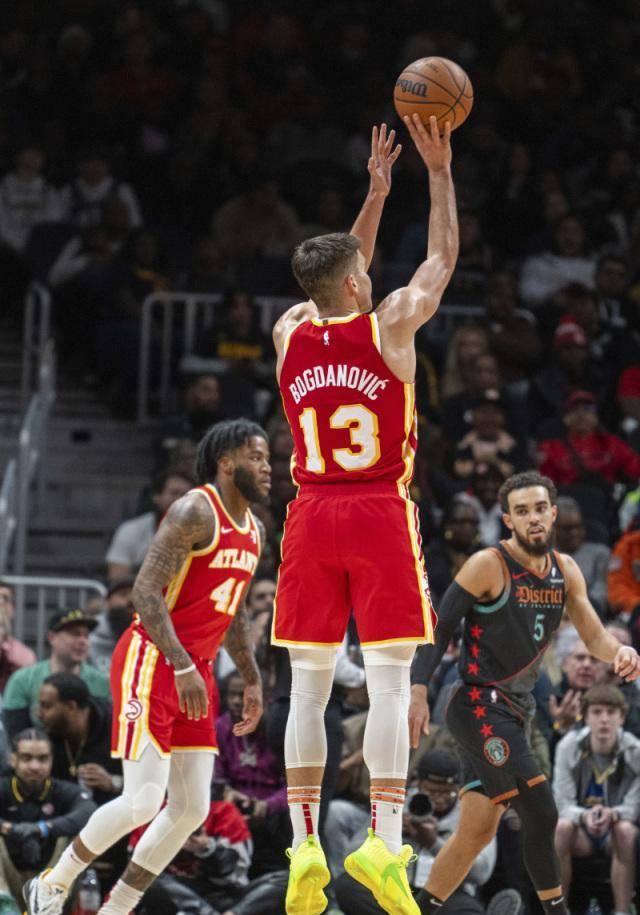 爱体育官方网站-老鹰战胜劲敌,全队发挥默契赢得胜利