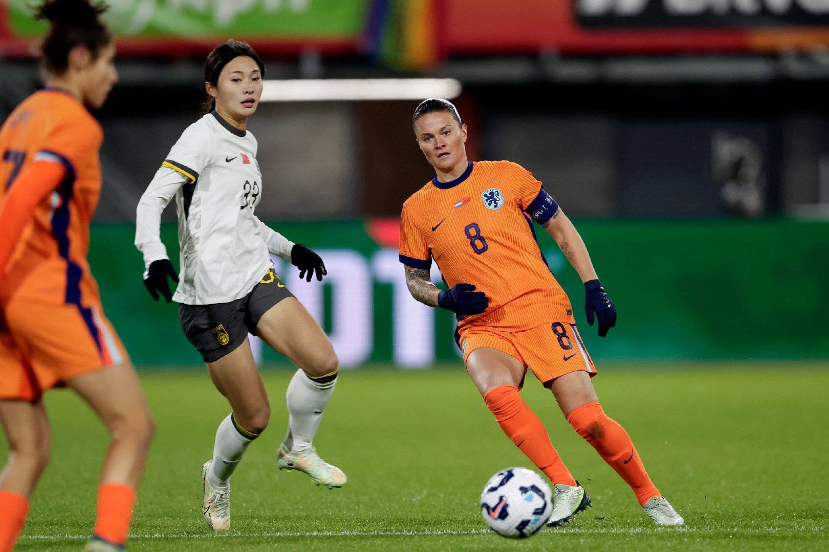 爱体育-神奇破局!女足比赛战术大揭秘