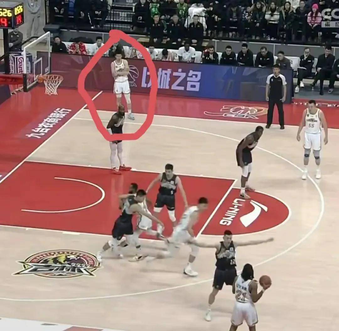 爱体育官网-辽宁队客场作战,惨遭广东队逆转遭遇两连败