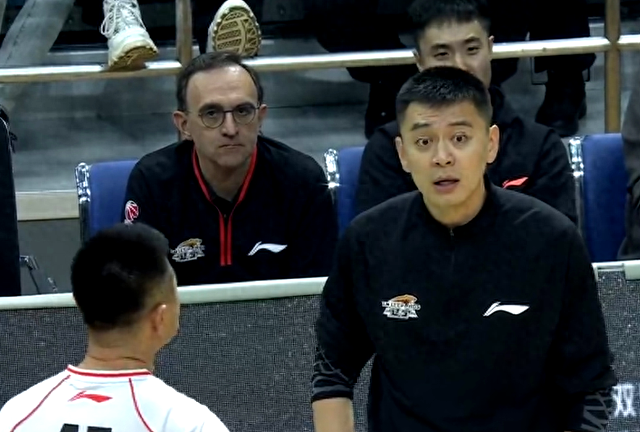 辽宁队客场作战,惨遭广东队逆转遭遇两连败 辽宁队客场作战,惨遭广东队逆转遭遇两连败