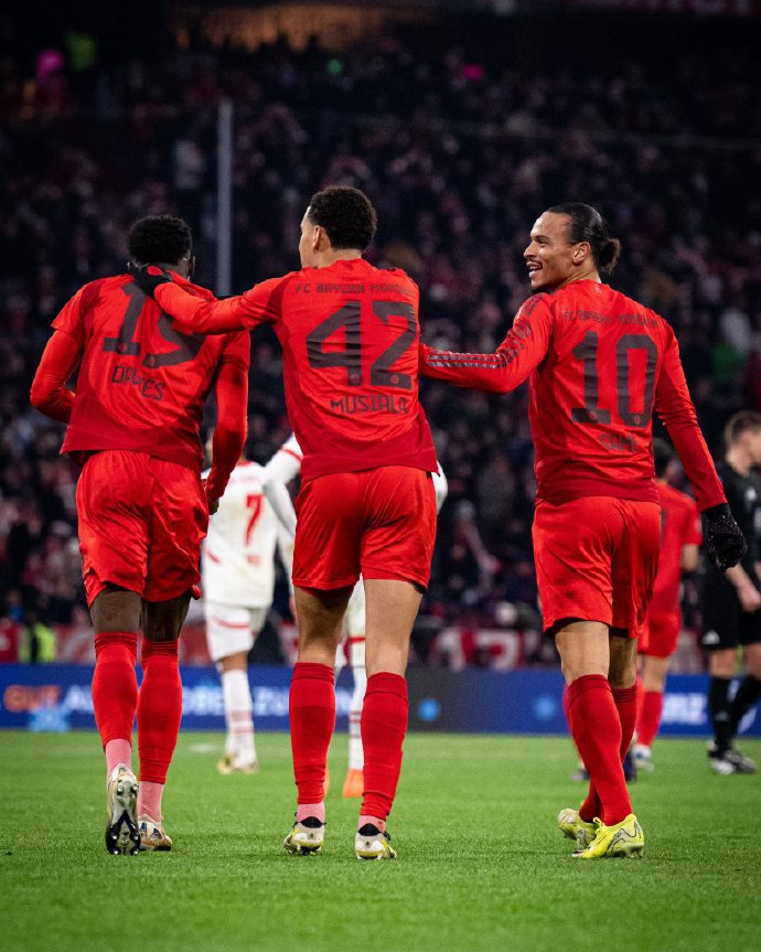 拜仁慕尼黑迎来重要客场胜利 拜仁慕尼黑迎来重要客场胜利