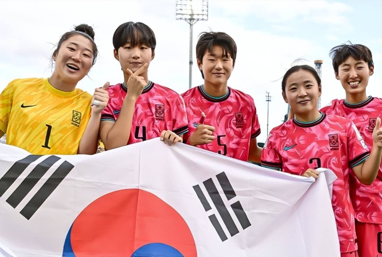 爱体育-阿曼女足队员团结合作,赢得喝彩