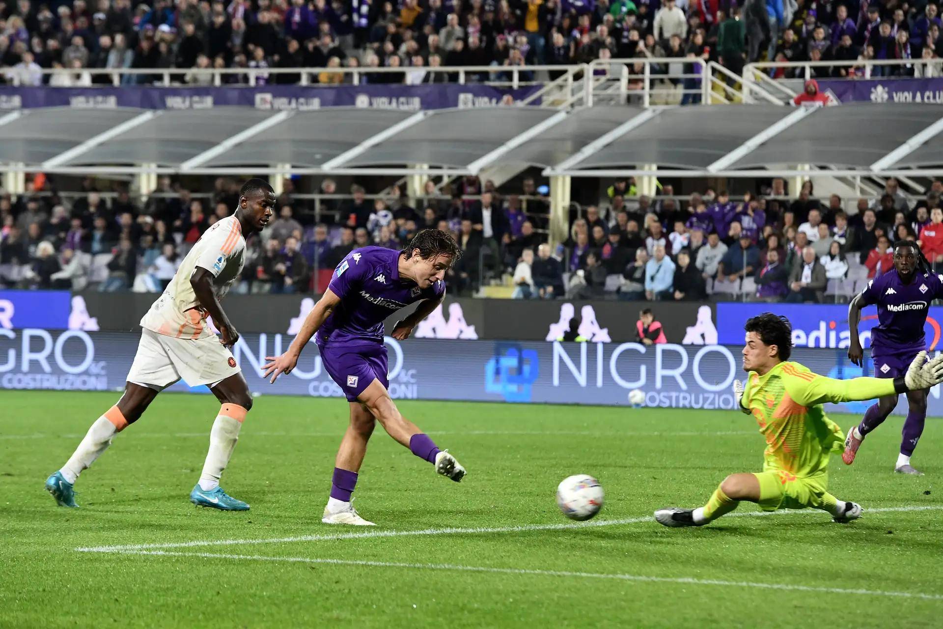 热那亚队征战意甲,全队积极备战下一场比赛 热那亚队征战意甲,全队积极备战下一场比赛