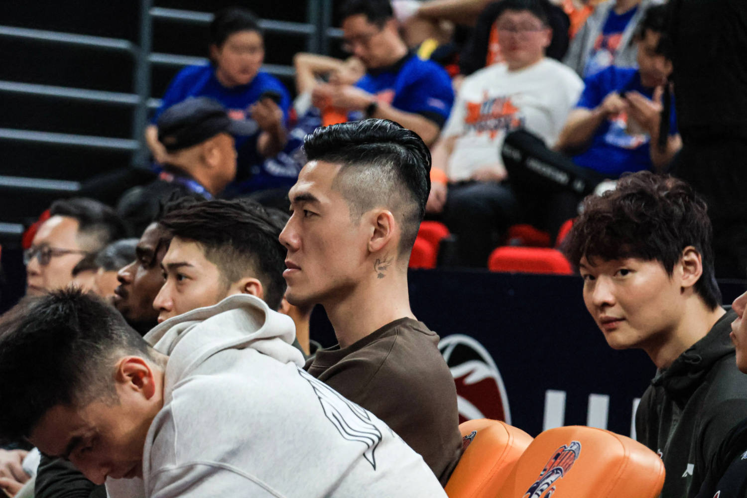 爱体育官方网站-中场球员表现出色,助球队斩获耀眼胜利