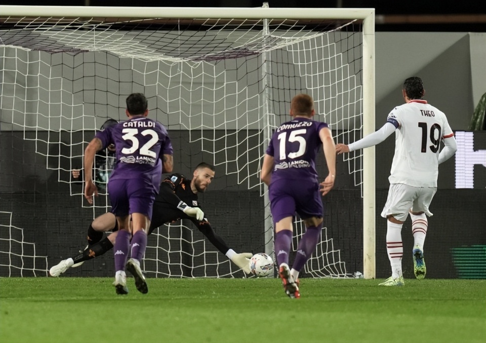 爱体育官网-曼联门将连续扑救,稳固球门