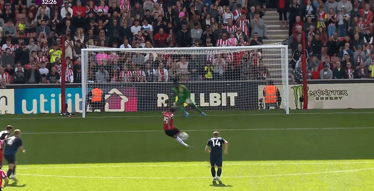 曼联客场逼平南安普顿,继续积累分数 曼联客场逼平南安普顿,继续积累分数