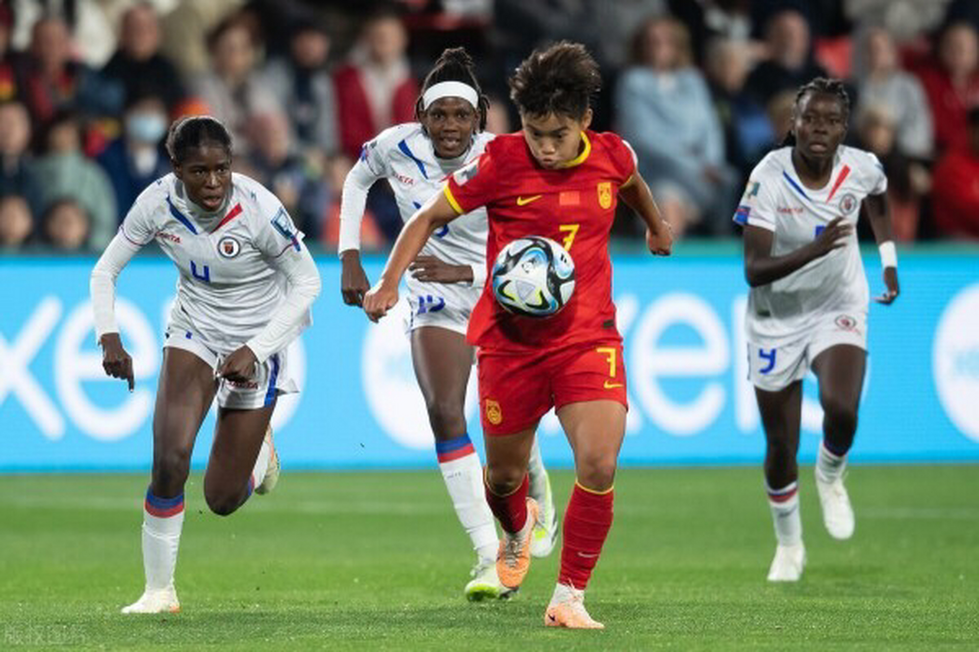 紧张刺激!女足比赛集结决战! 紧张刺激!女足比赛集结决战!