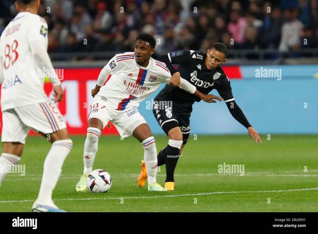 里昂客场逆转摩纳哥,继续领跑 里昂客场逆转摩纳哥,继续领跑