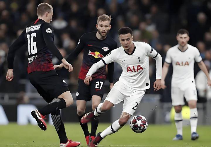 意甲球队战术调整获得成效,胜场连连 意甲球队战术调整获得成效,胜场连连