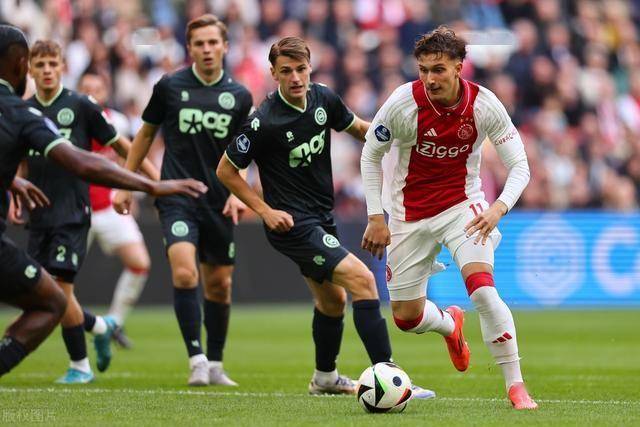 阿贾克斯大胜马赛,继续领跑荷甲积分榜 阿贾克斯大胜马赛,继续领跑荷甲积分榜