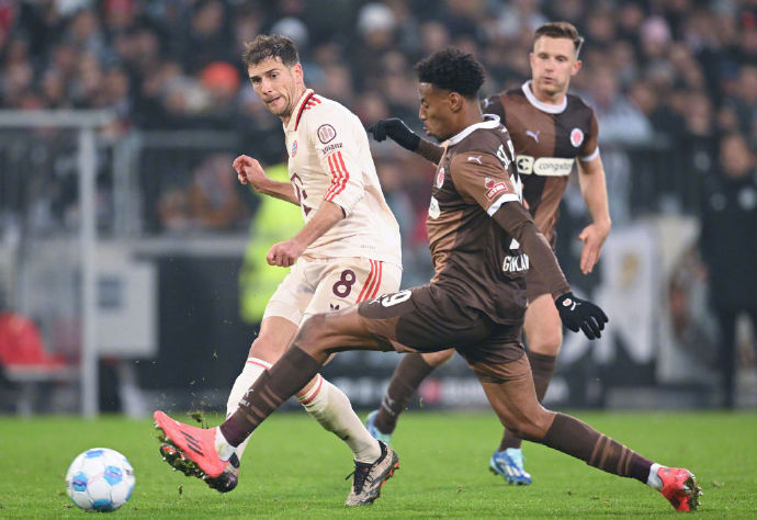 拜仁慕尼黑主场轻松取胜,豪取联赛连胜 拜仁慕尼黑主场轻松取胜,豪取联赛连胜