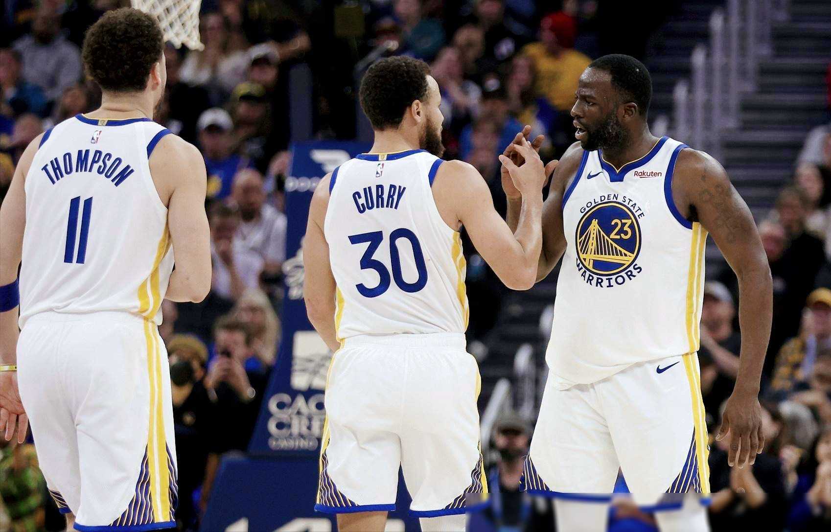 勇士队坚持团结合作,迈向胜利 勇士队坚持团结合作,迈向胜利