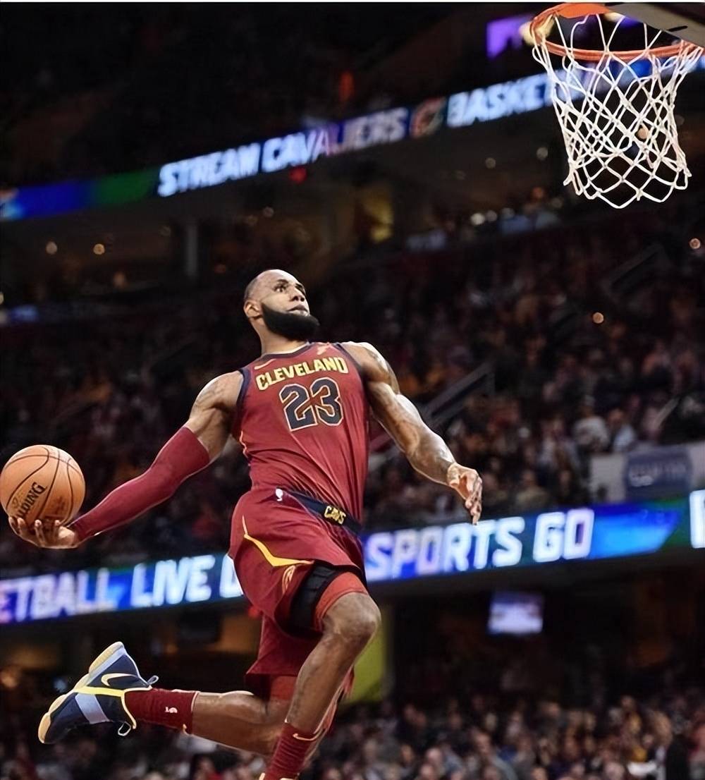 篮球巨星詹姆斯重返骑士队,球迷掀起狂热讨论! 篮球巨星詹姆斯重返骑士队,球迷掀起狂热讨论!