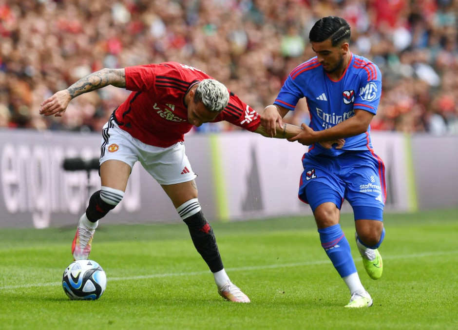 里昂主场大胜，升至联赛第二名