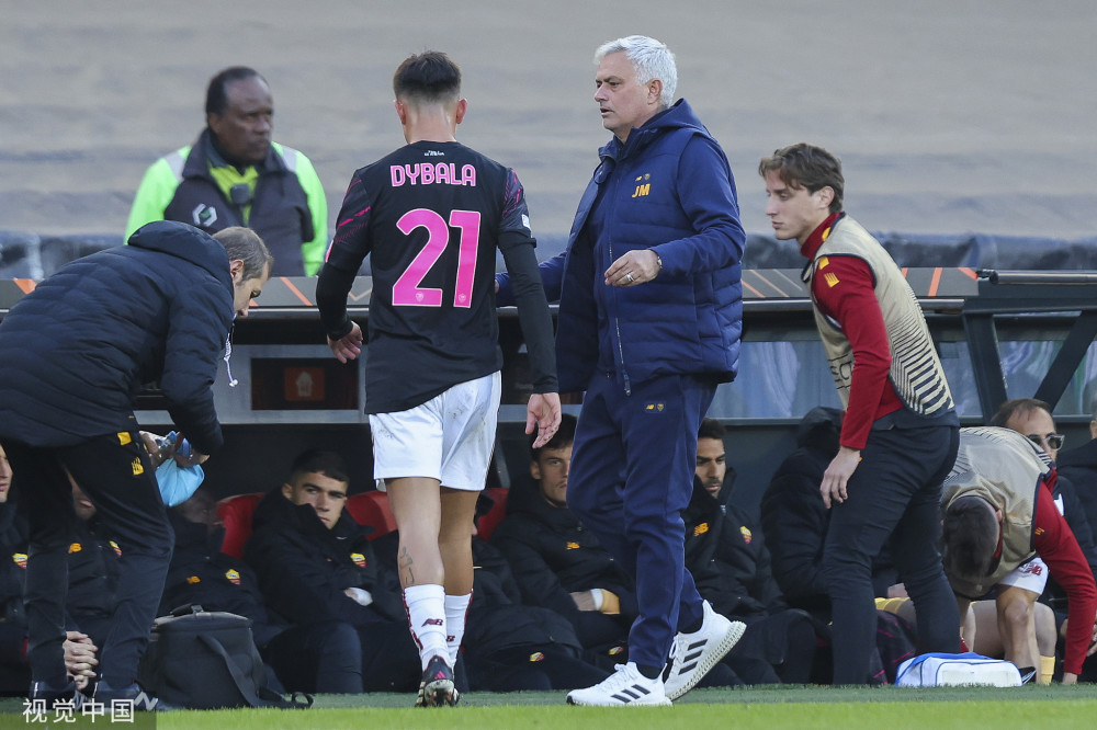 罗马客场惨败,出线形势严峻 罗马客场惨败,出线形势严峻