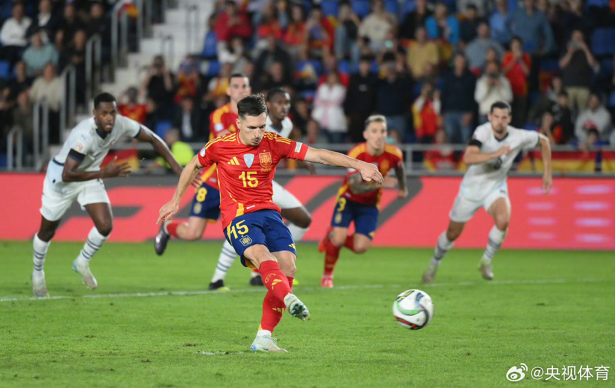 足球狂欢,欧国联半决赛精彩纷呈令人期待 足球狂欢,欧国联半决赛精彩纷呈令人期待