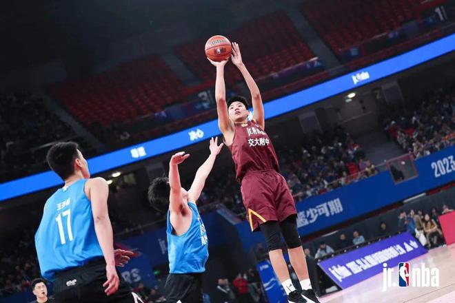 NBA球员在中国篮球联赛中传授经验 NBA球员在中国篮球联赛中传授经验