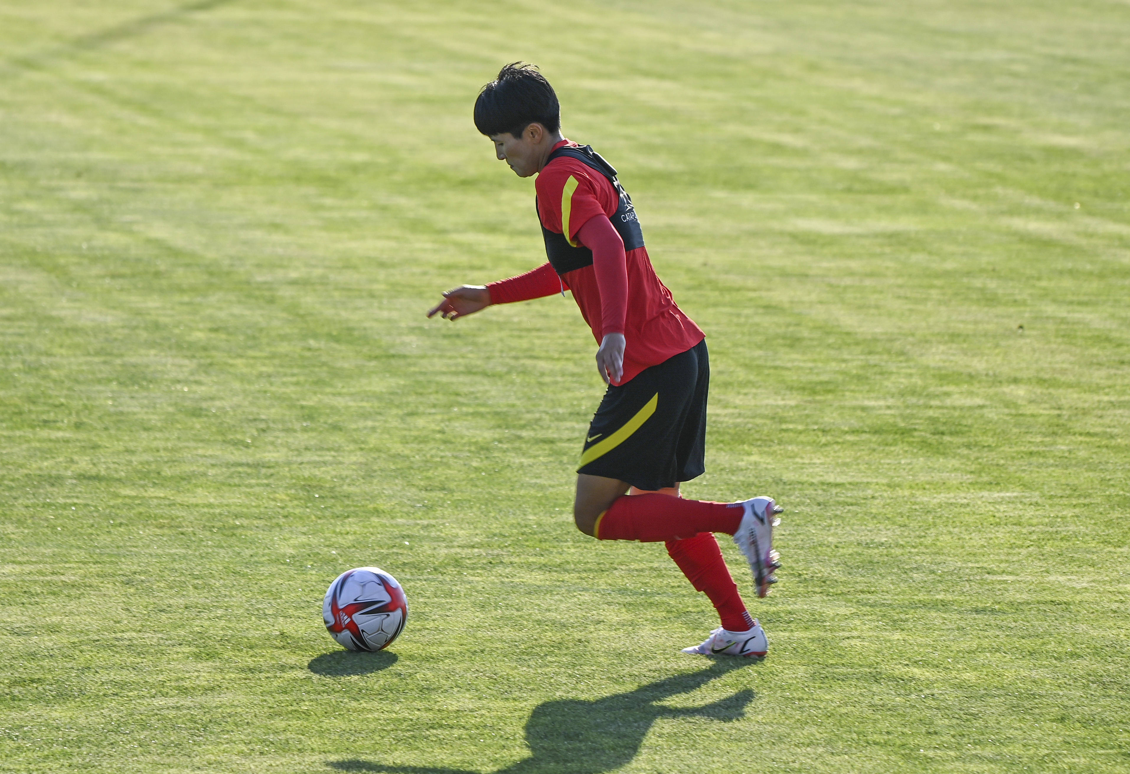 爱体育-中国女足球员接受最新康复训练,备战重要比赛