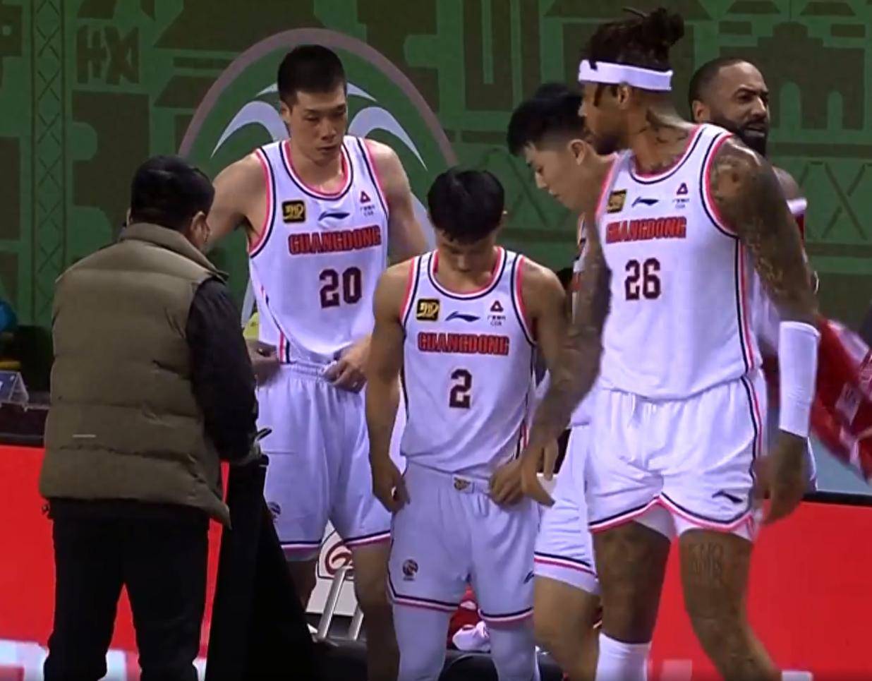 爱体育官方网站-外援技术精湛,成为球队得分保障