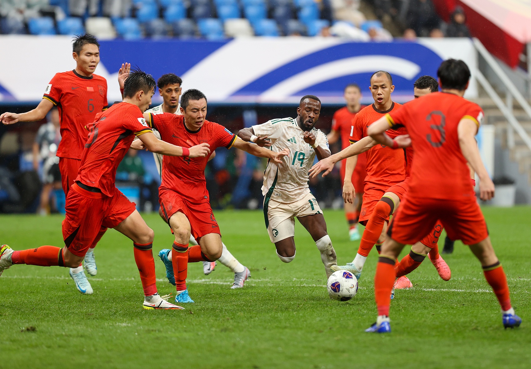 新赛季开始打响,球队展现强大实力向夺冠发起冲击 新赛季开始打响,球队展现强大实力向夺冠发起冲击