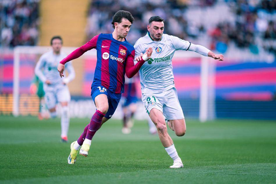 格拉纳达2-0完胜对手,榜首宝座坐稳 格拉纳达2-0完胜对手,榜首宝座坐稳