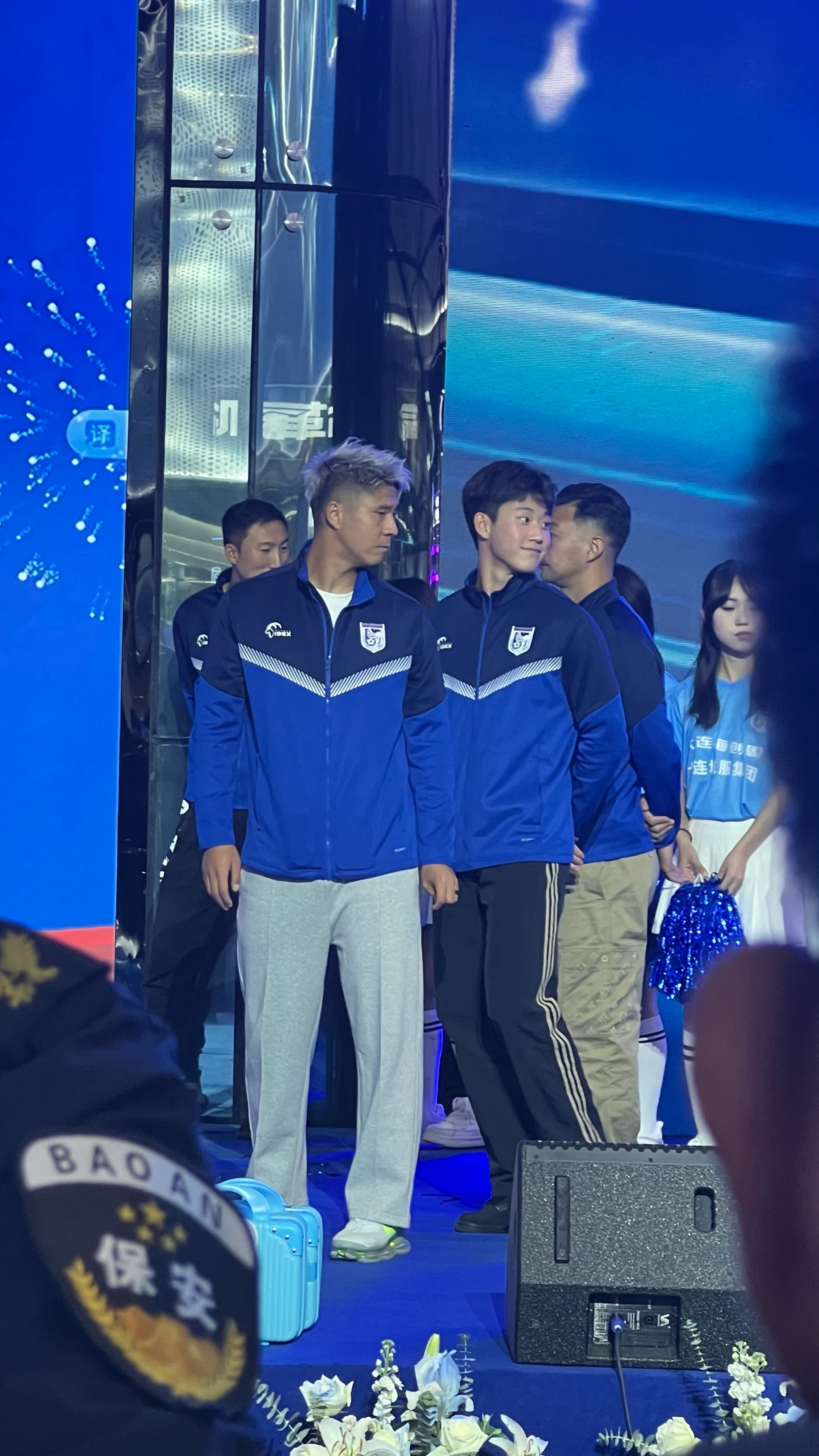 球员球场之外亮相,参加社会公益活动 球员球场之外亮相,参加社会公益活动