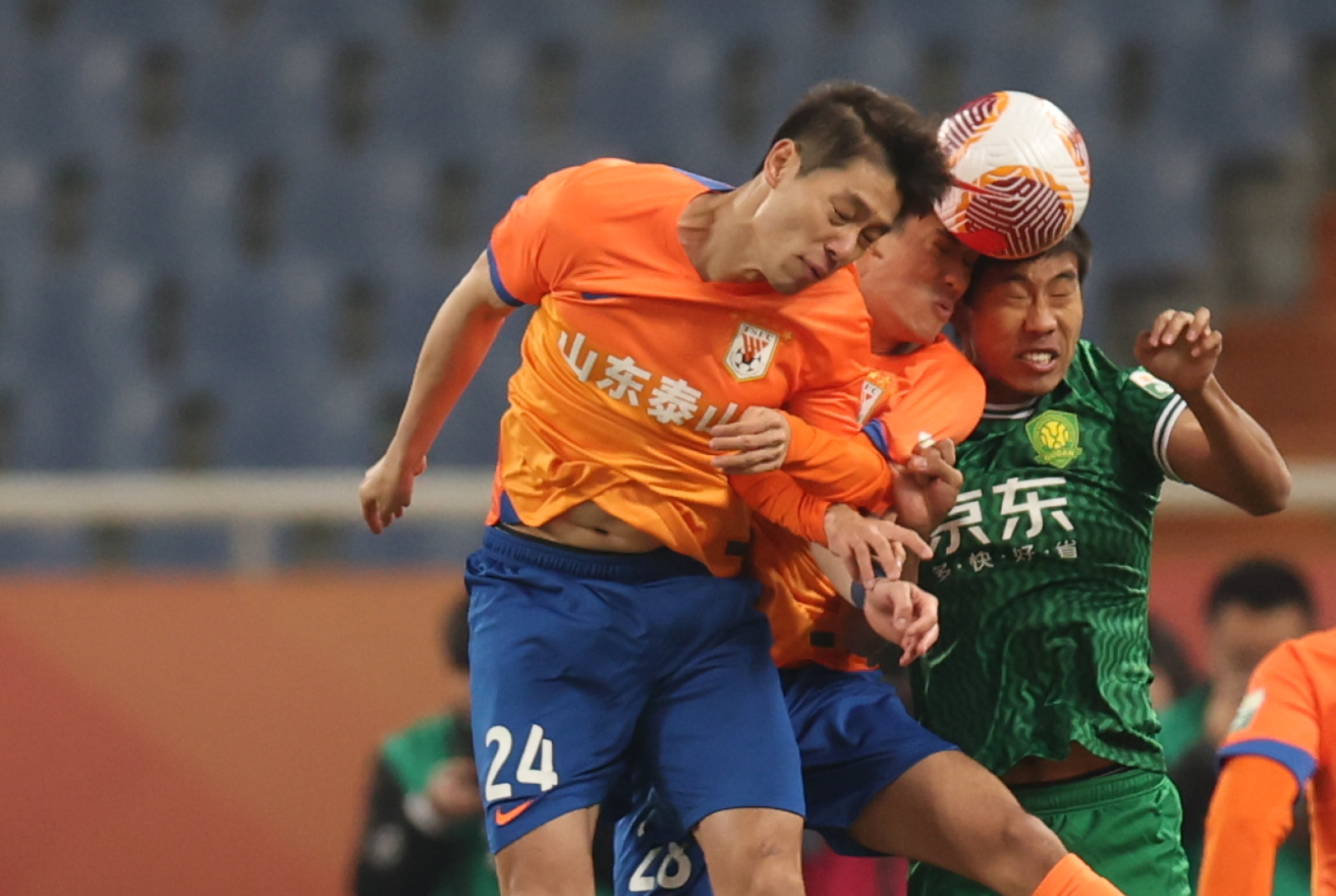 爱体育官方网站-山东鲁能冲击新一赛季冠军，球队备战情绪高涨