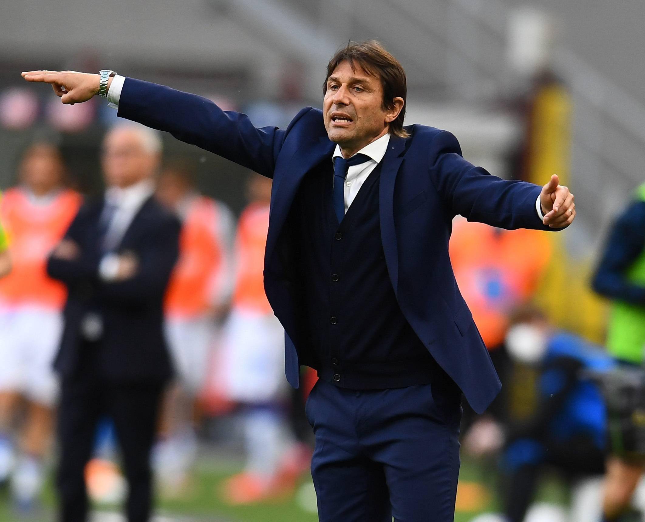 爱体育官方网站-足球传奇巨星的迷人表现吸引了众多球迷目光