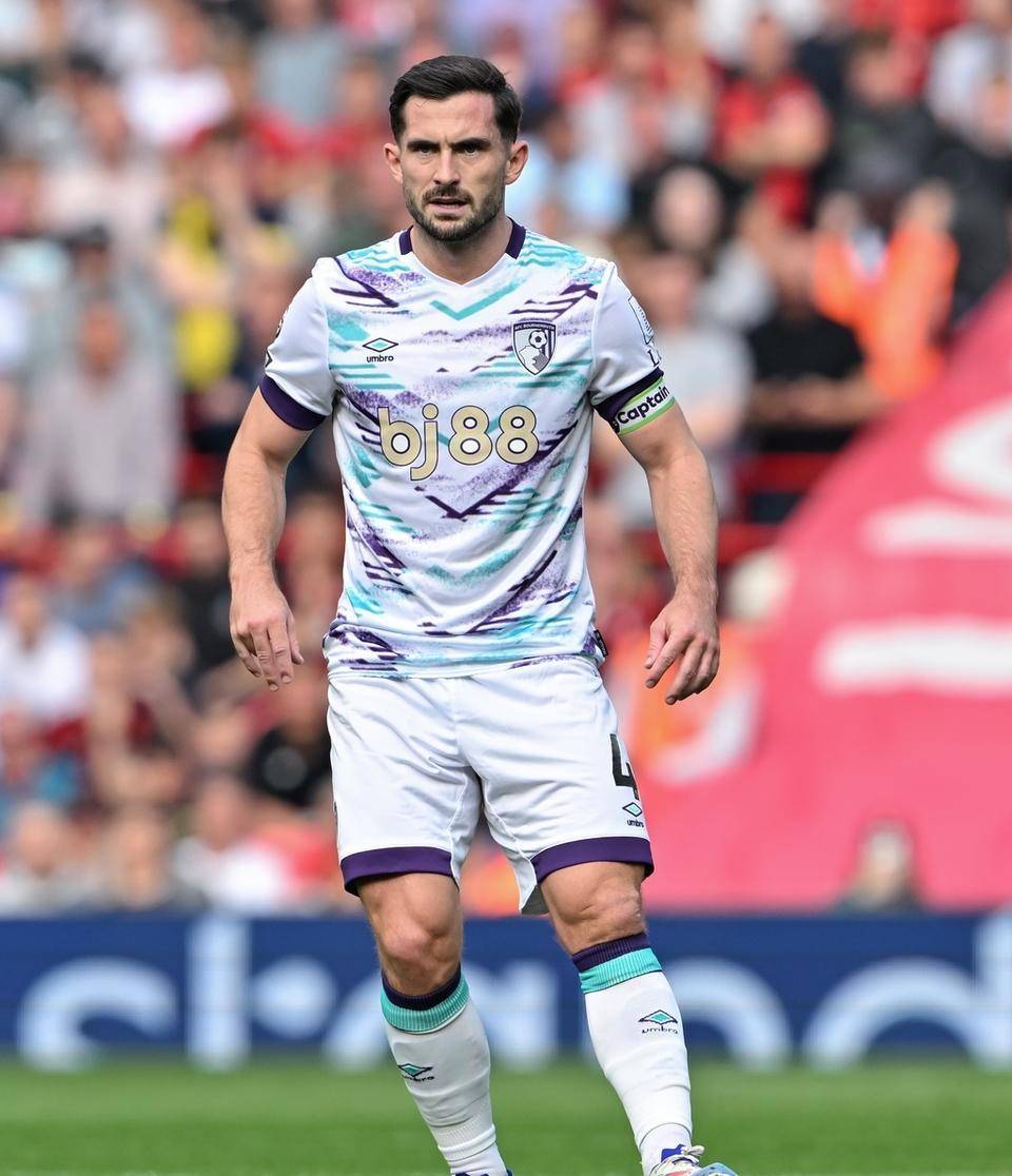 爱体育-伯恩茅斯新赛季开局不利，球迷担忧球队前景