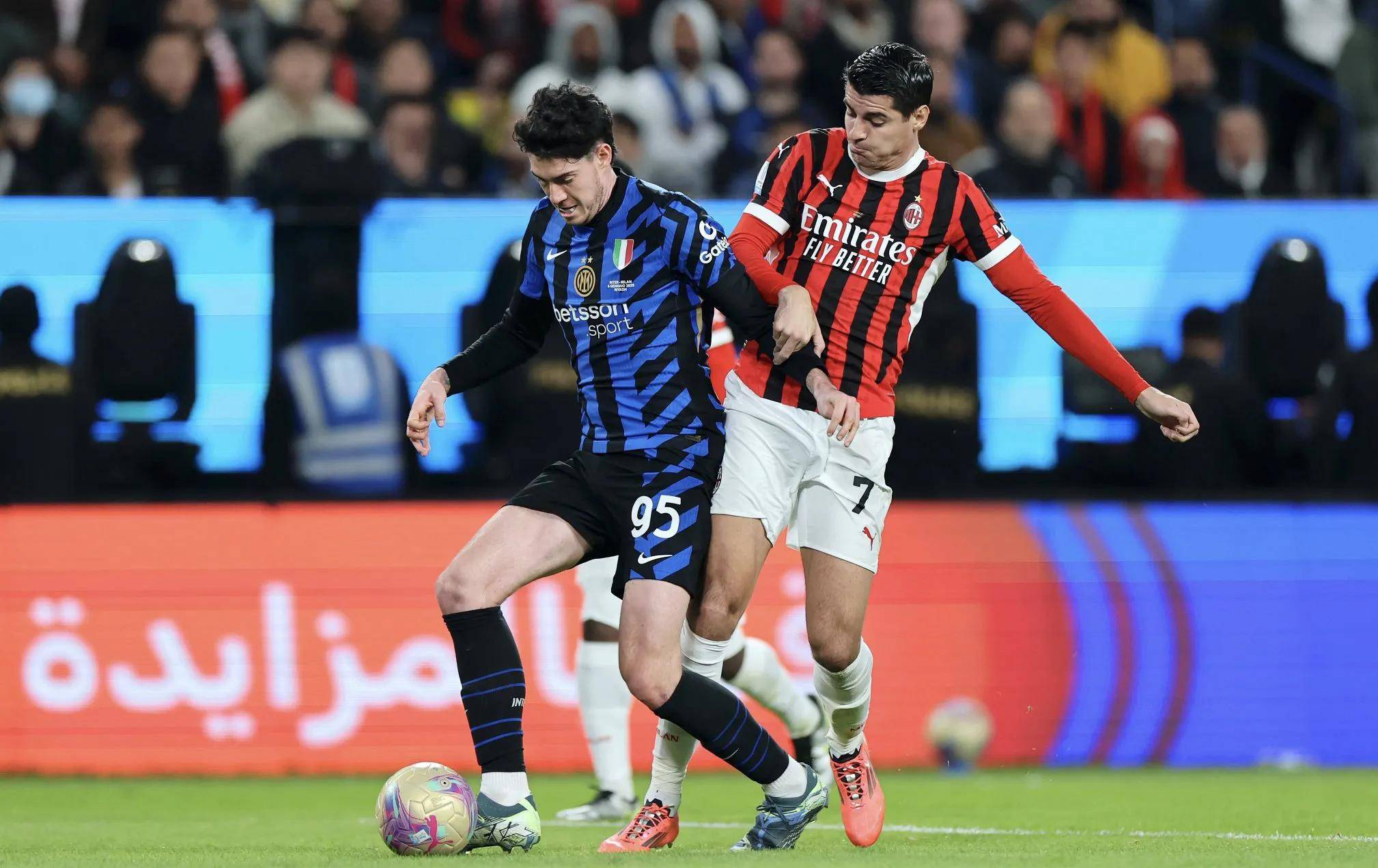 AC米兰豪取胜利,拉齐奥全力争胜 AC米兰豪取胜利,拉齐奥全力争胜