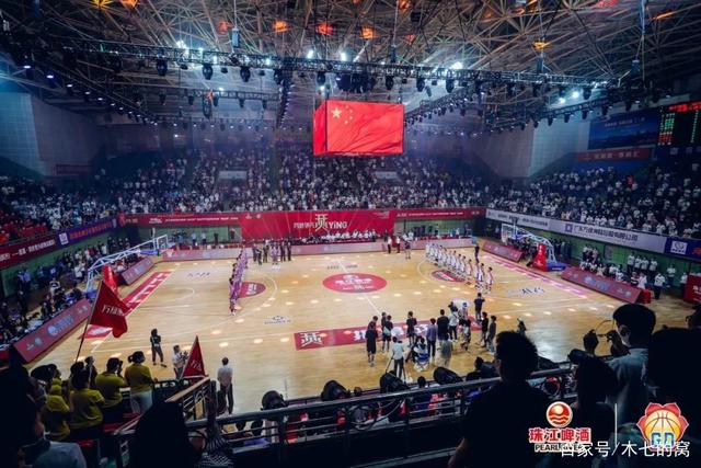 爱体育-火爆的球场氛围令人热血沸腾,篮球运动正当红