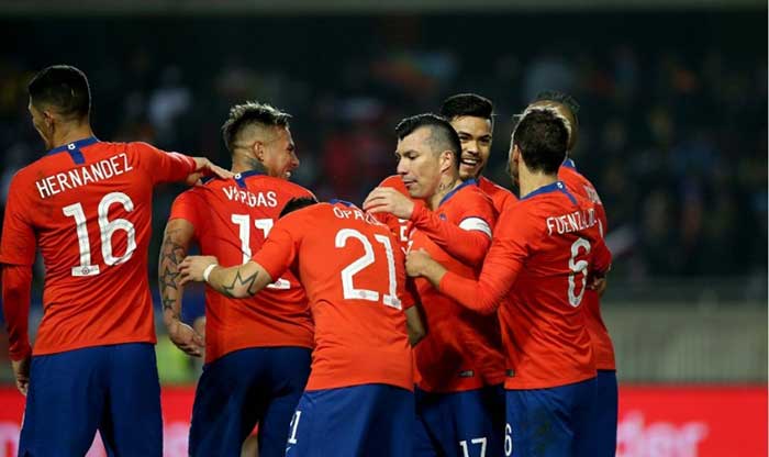 智利队以小组第一先出线智利队明星VS查尔斯球队打进十六强 智利队以小组第一先出线智利队明星VS查尔斯球队打进十六强