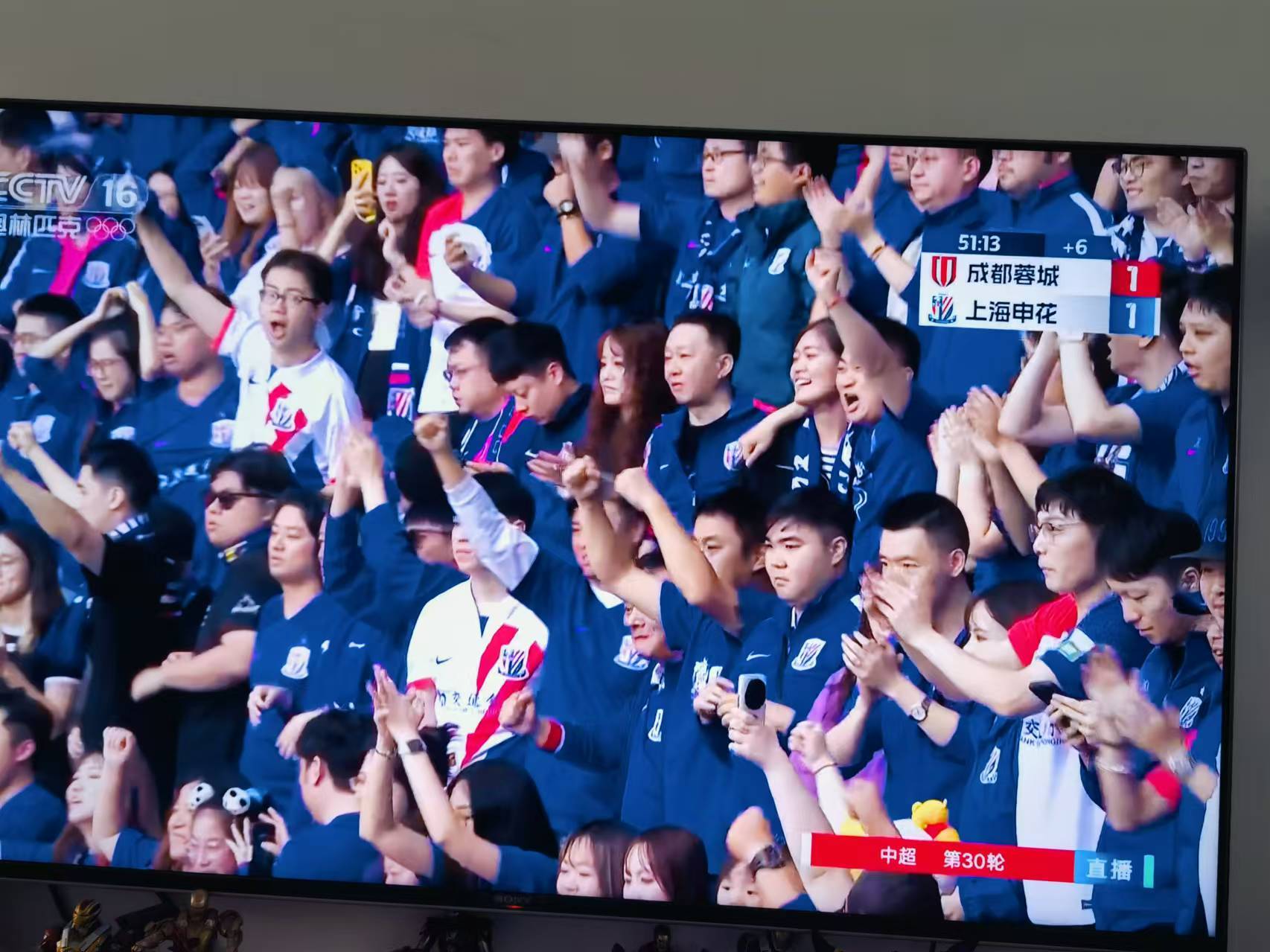 爱体育官网-申花备战下轮比赛,教练组展开战术布置