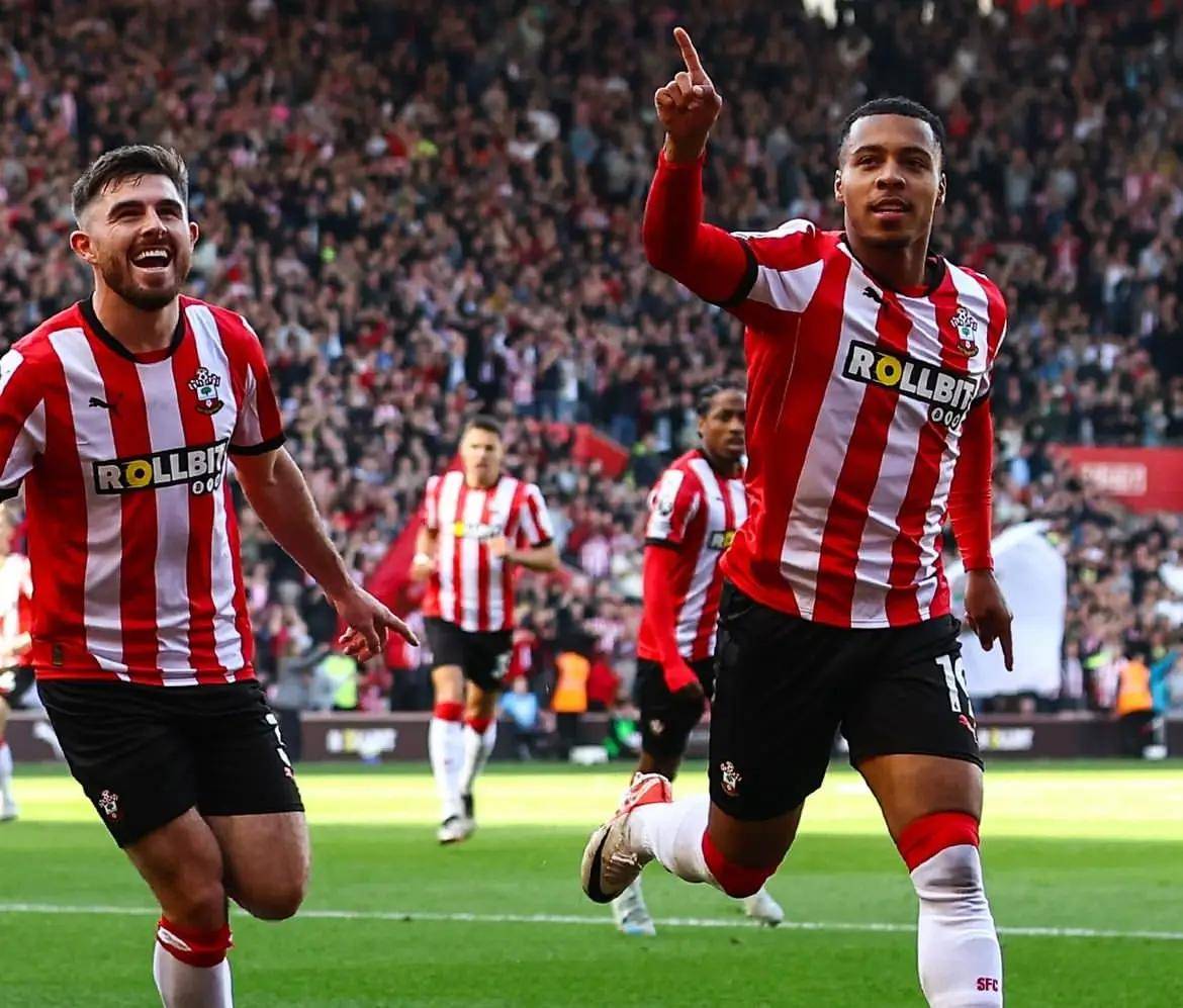 南安普顿客场大比分输球,队内危机不容忽视 南安普顿客场大比分输球,队内危机不容忽视