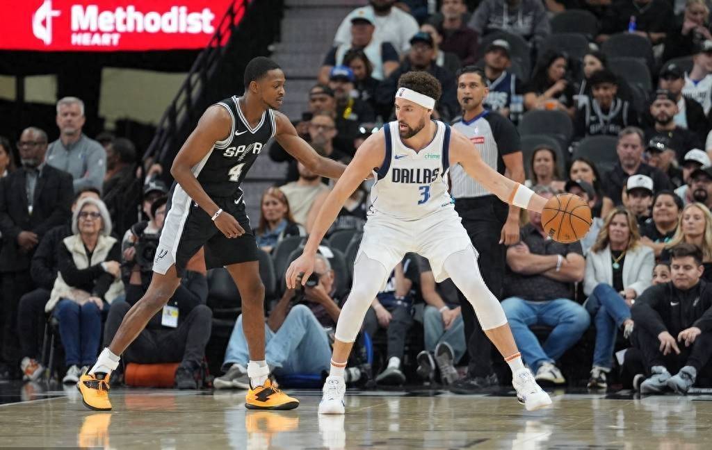 爱体育官网-凯尔特人大胜马刺,汤普森砍下30分表现出色