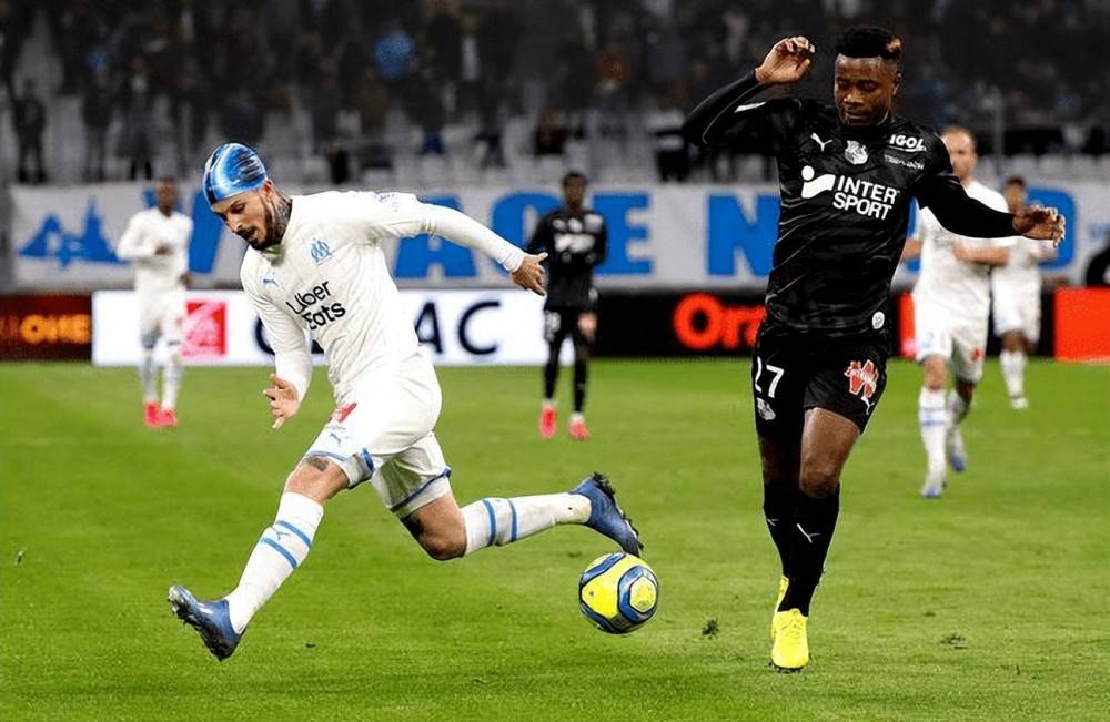 摩纳哥与尼斯激战,最终以1-0获胜 摩纳哥与尼斯激战,最终以1-0获胜