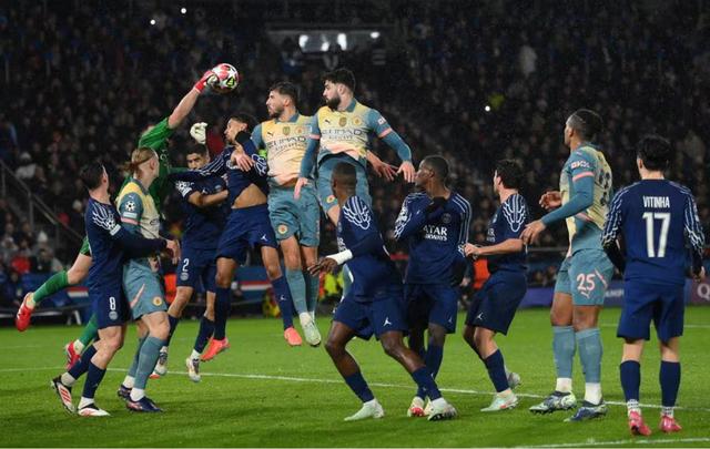 热门欧预赛比赛掀起观赛狂潮,球迷热情高涨 热门欧预赛比赛掀起观赛狂潮,球迷热情高涨