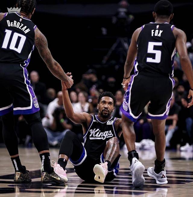 爱体育-湖人客场惨败国王,詹姆斯缺席