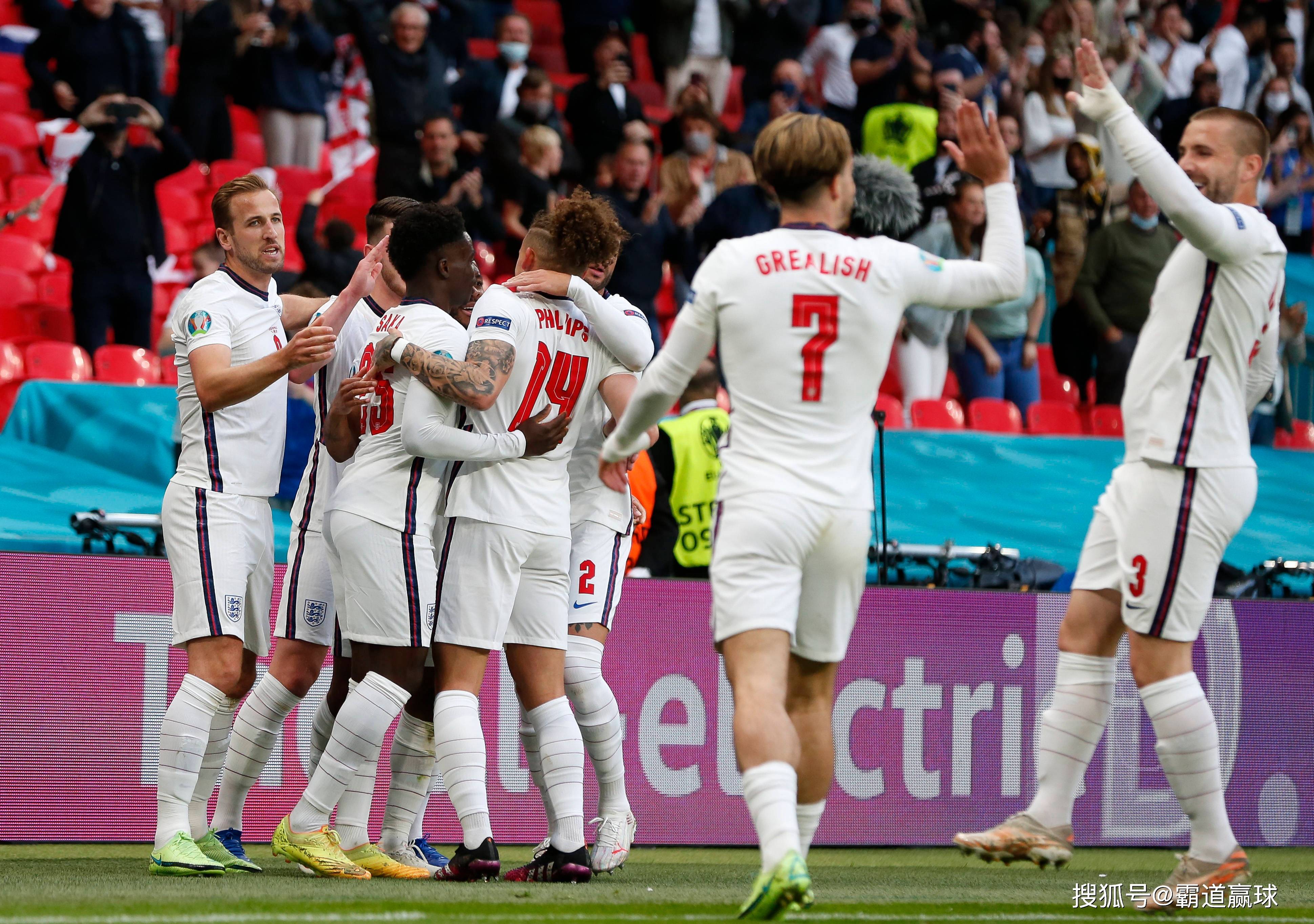 爱体育-英格兰国家队领先晋级欧洲杯十六强最佳战绩
