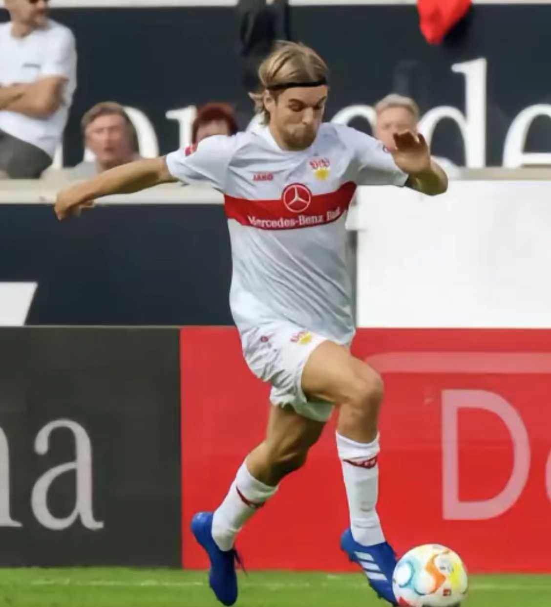 萨索洛实力出击,主场取得宝贵三分 萨索洛实力出击,主场取得宝贵三分