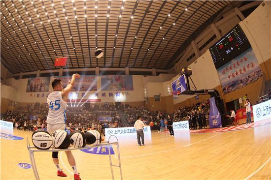 爱体育官方网站-职业篮球联赛的激烈比赛点燃热情