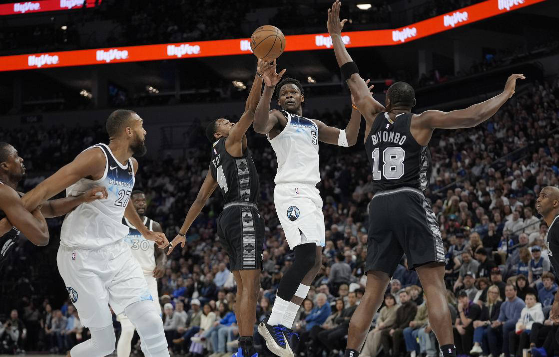 马刺寻求连胜，球队外线射手突显实力