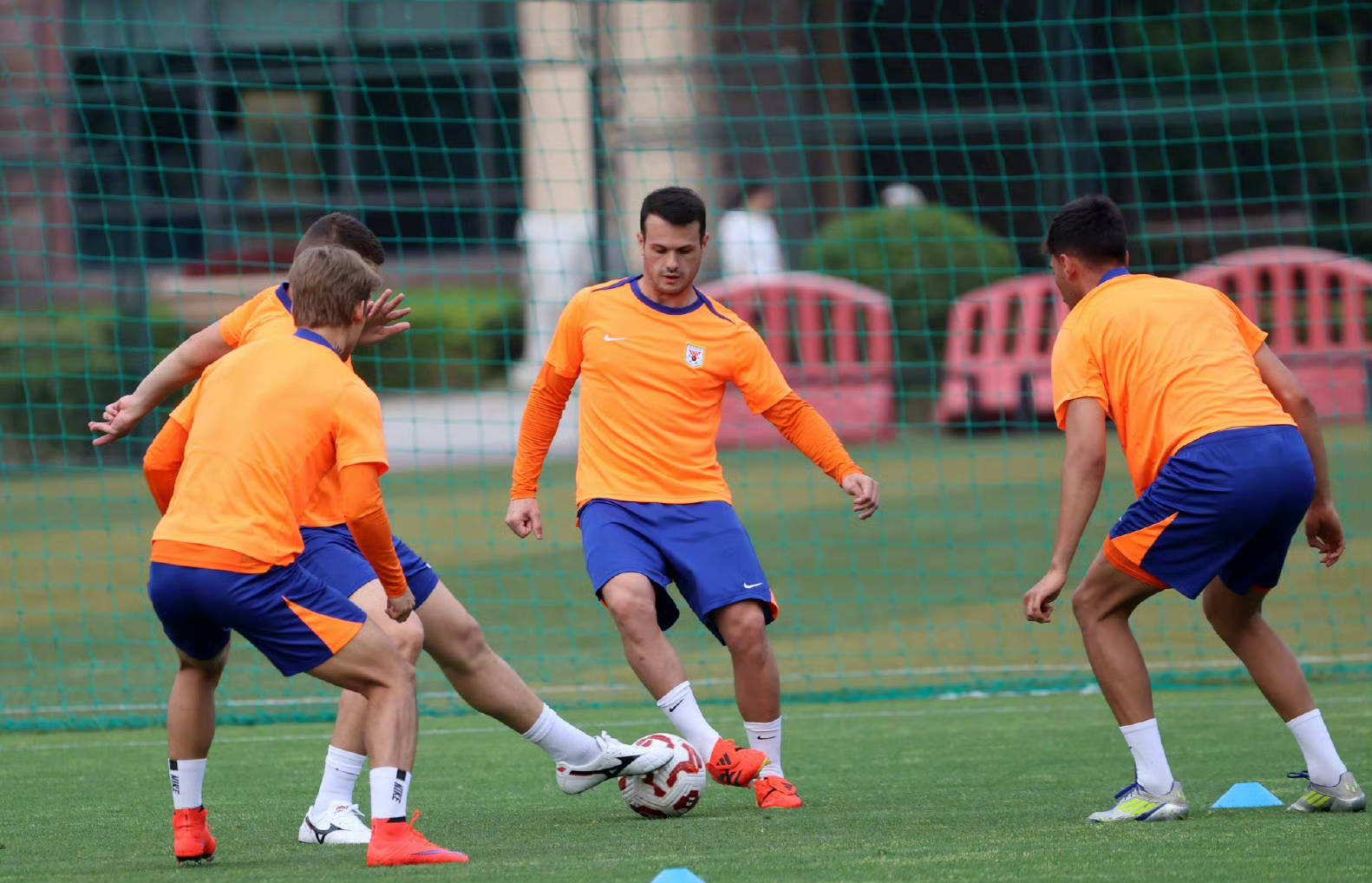 欧预赛热身赛!球员准备工作充分 欧预赛热身赛!球员准备工作充分