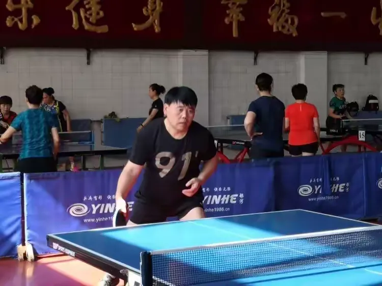 爱体育官网-延边队员全力以赴，成功击败对手