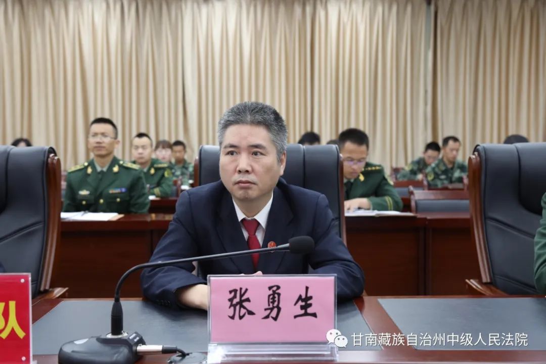 爱体育-球队携手合作取得胜利,扬眉吐气