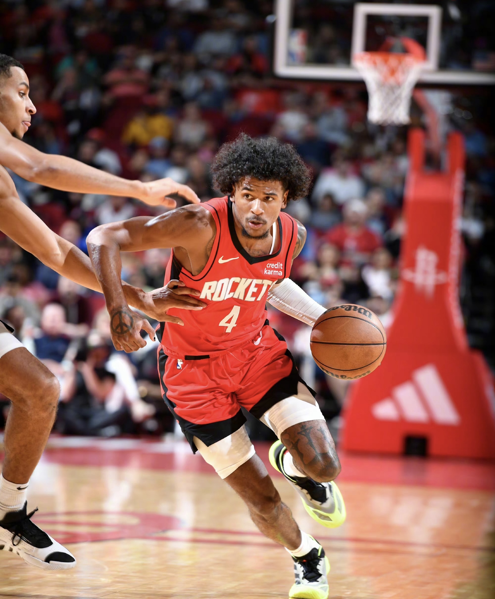 爱体育官方网站-开拓者关键球员受伤退出比赛,球队备战受影响