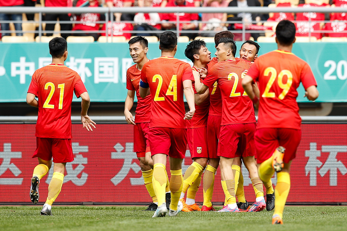 国内足球豪门厮杀，球队气势如虹